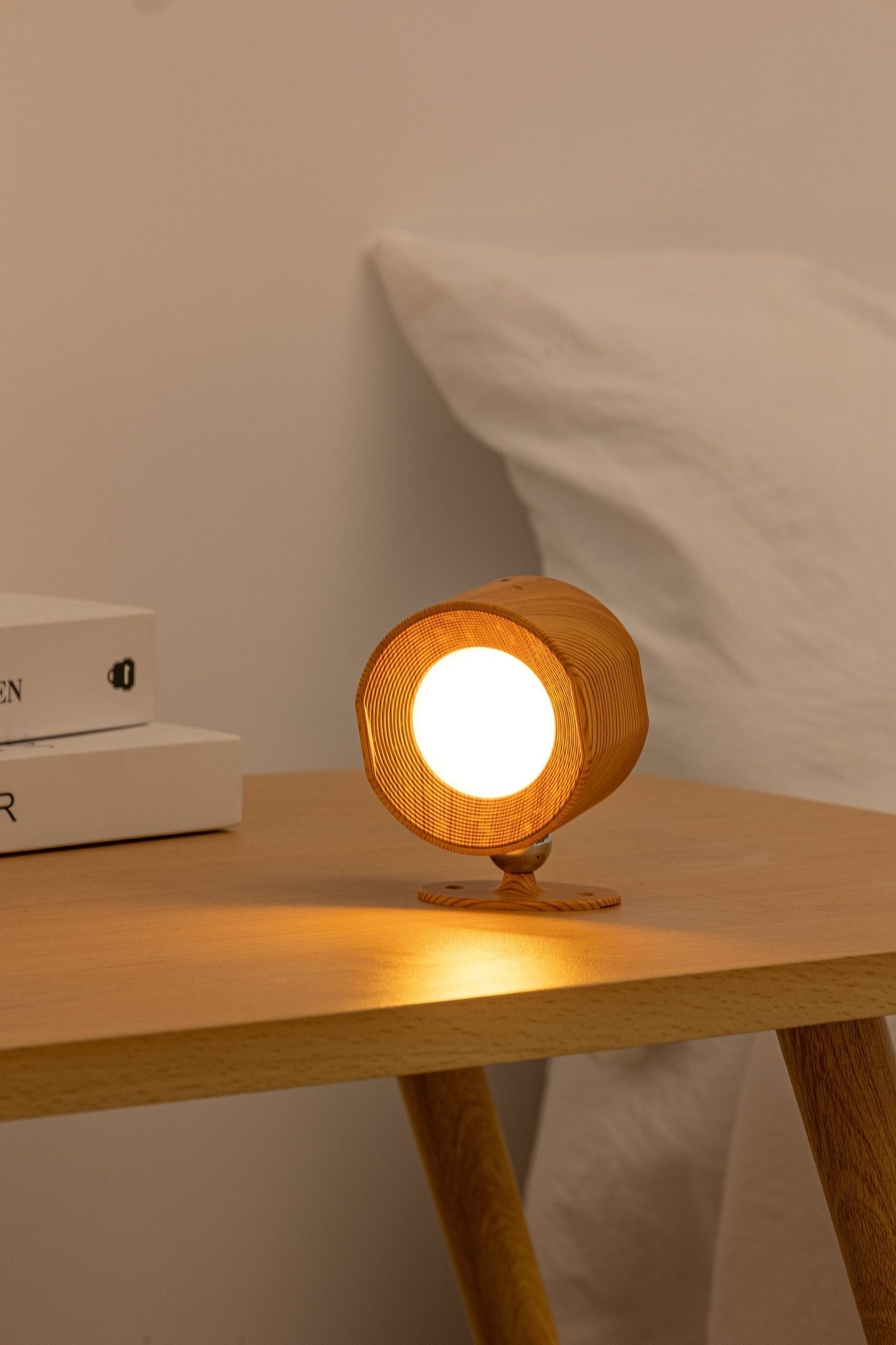 360° Rotatable LED Wall Light – Magnetic & Detachable